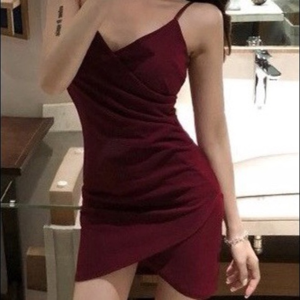 BRAND NEW dark red ruched bodycon party dress❤️🍷